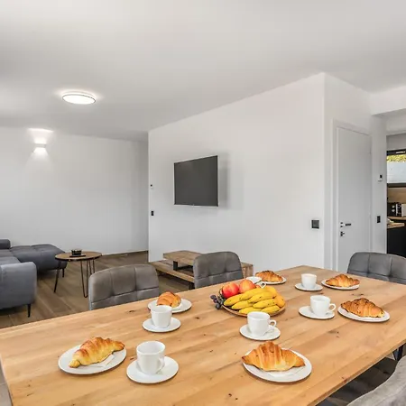 Awesome In With Kitchen Holiday home *
